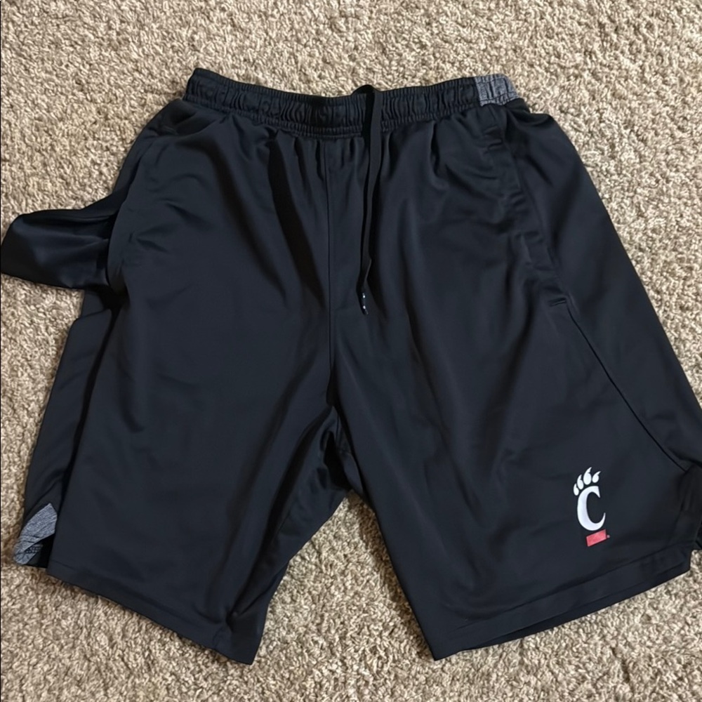 Under Armour Black Athletic Shorts Lightweight shorts with pockets